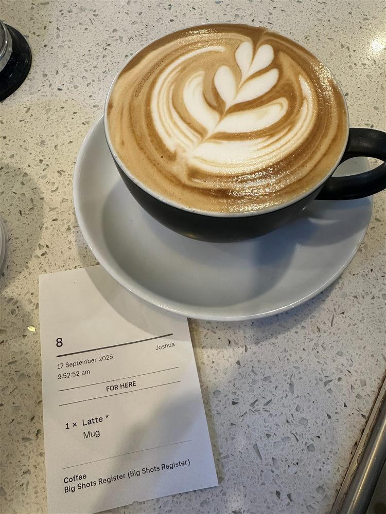アデレードのカフェで注いだラテアート